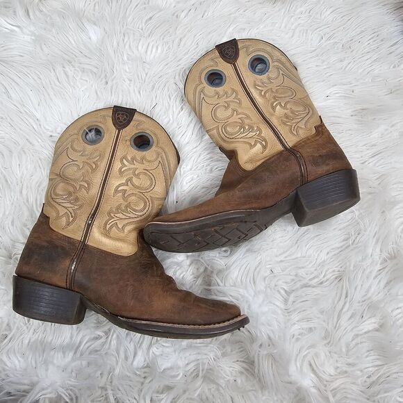 Ariat Kids Brown Square Toe Leather Boots! Size 2.5 - Picture 2 of 6